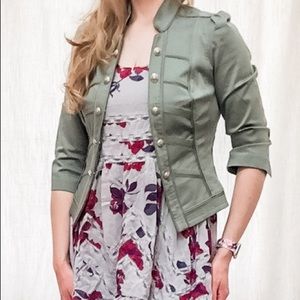 WHBM Military style jacket in color pistachio
